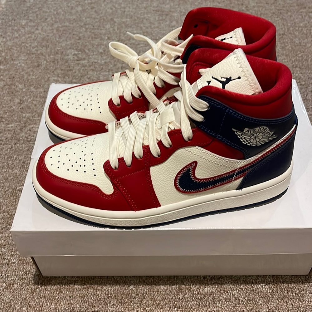 NEW Air Jordan 1 Mid . GYM RED. MIDNIGHT NAVY
